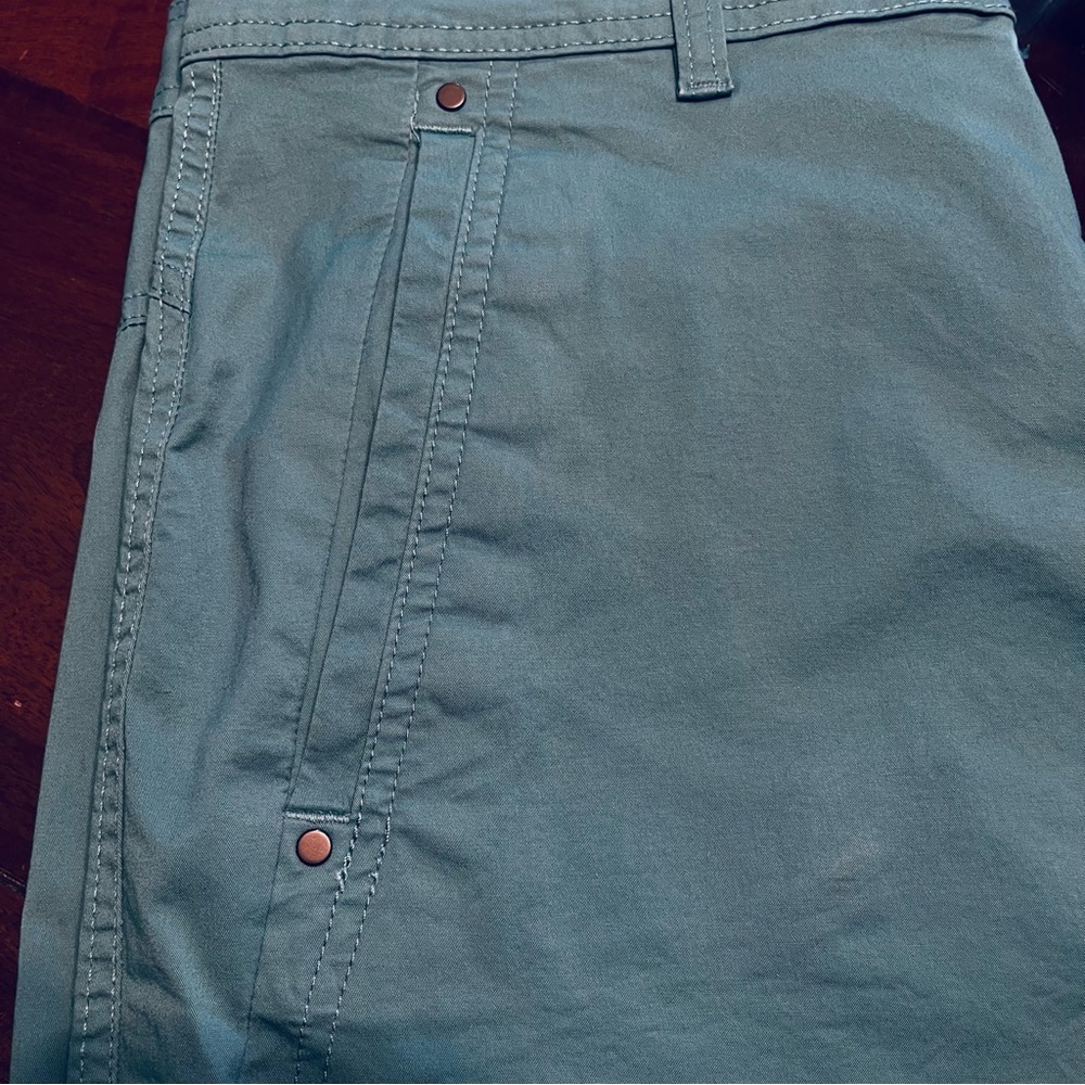 Women’s Eddie Bauer Teal Shorts - Picture 5 of 6
